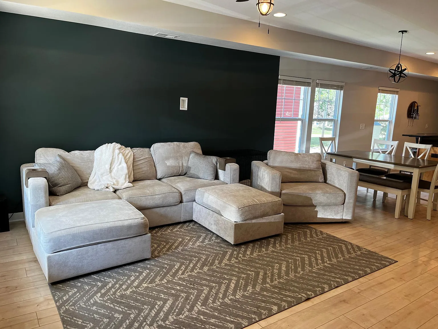 3 bed, 2.5 bath, 1500 sqft, $2,300 — Photo 2