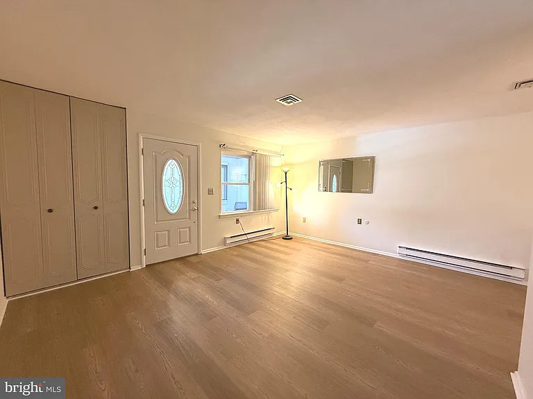 62 Kingston Way — Photo 4