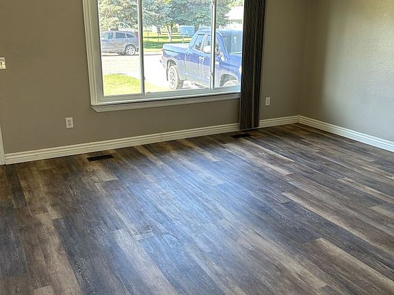 3rd image of 2975 Georgina Dr