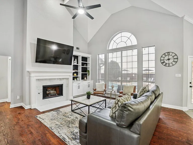 2401 Scarlet Oak Dr — Photo 8