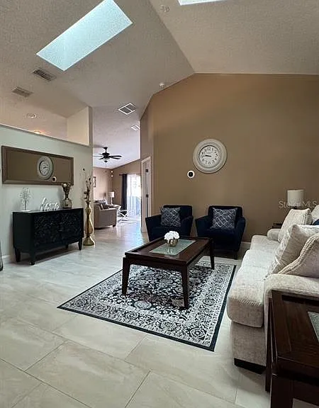 1134 Bloomingdale Dr — Photo 5
