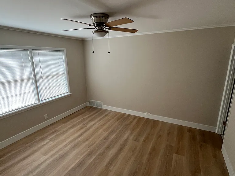 625 Broadmoor Dr #F — Photo 2