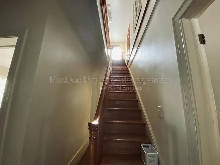 916 Sylvania Ave — Photo 22