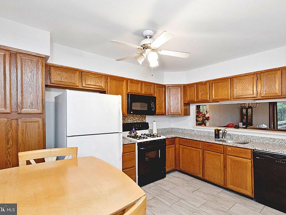 3rd image of 1934 Heatherbrook Ct