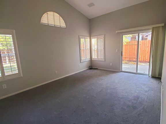 4th image of 909 Dawnview Way