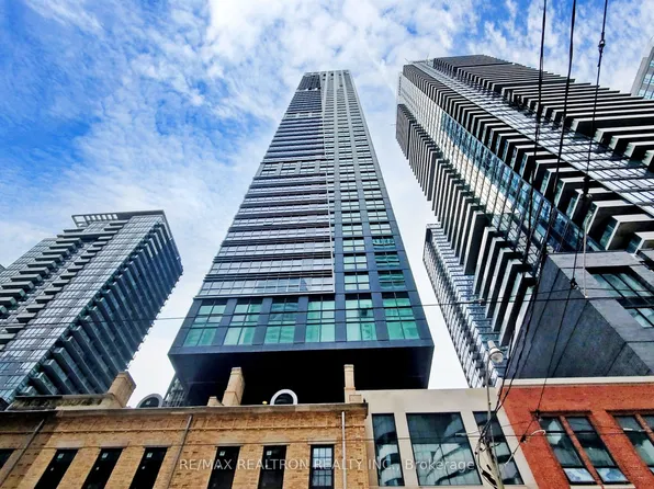 327 King St W #4105, Toronto, ON M5V 1J5