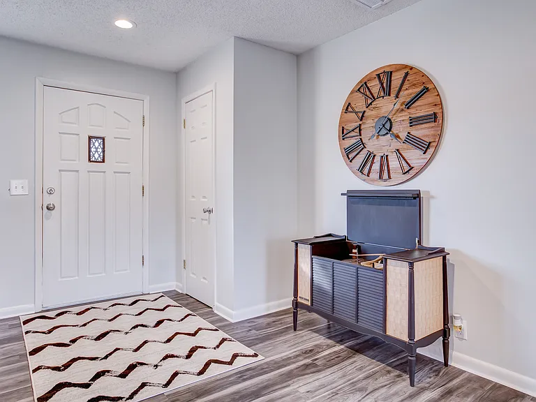 1734 S Lark Ln — Photo 4