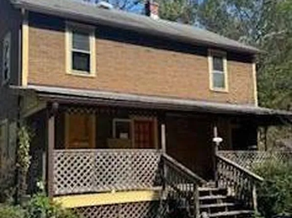 2083 Sir Johns Run Rd, Berkeley Springs, WV 25411