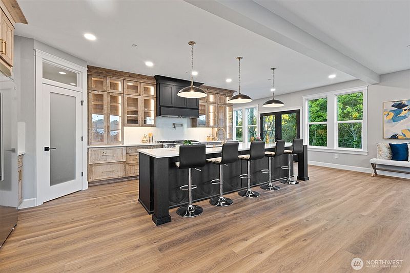 3rd image of 1517 176TH Avenue Ct E