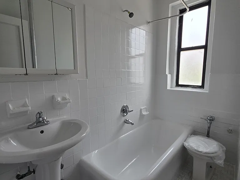 147 W 230th St #J6 — Photo 4