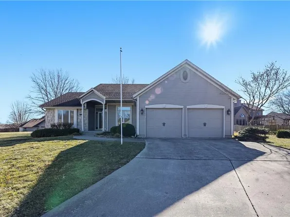 4240 SW Clipper Ct, Lees Summit, MO 64082