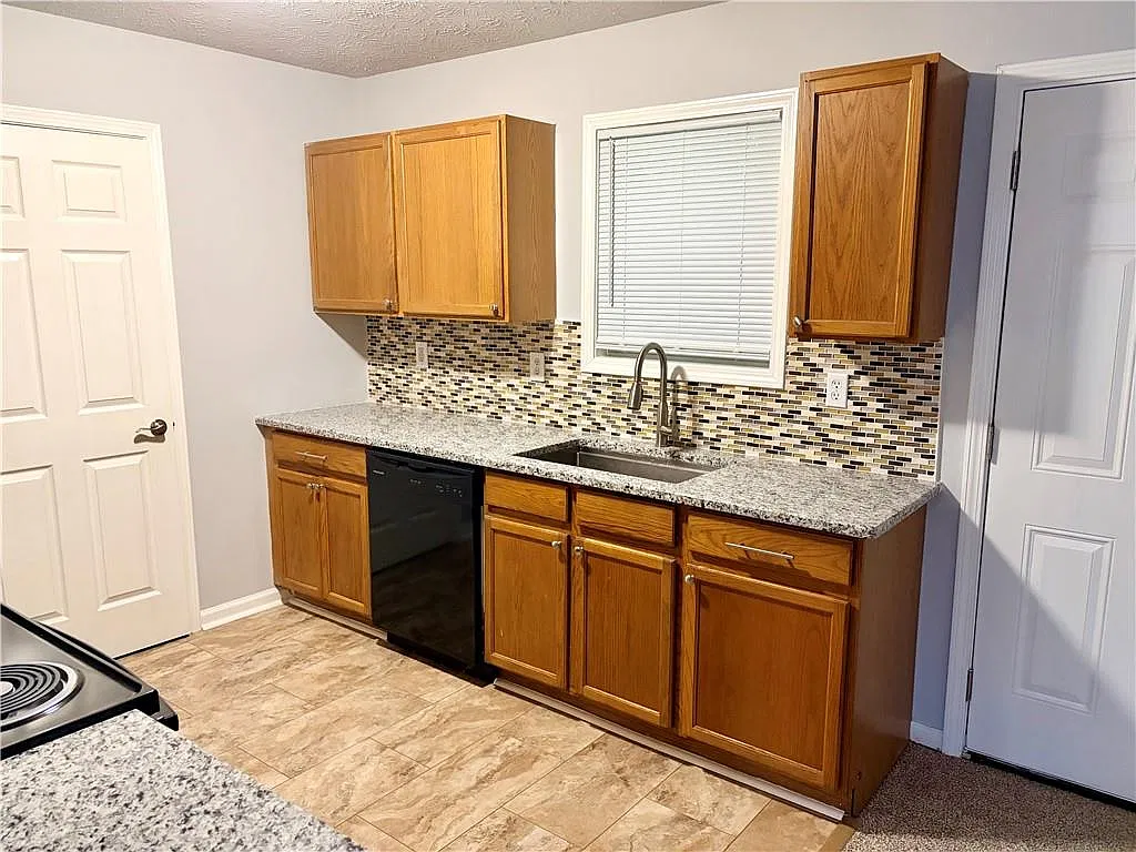 2 bed, 2.5 bath, 1120 sqft, $1,400 — Photo 2