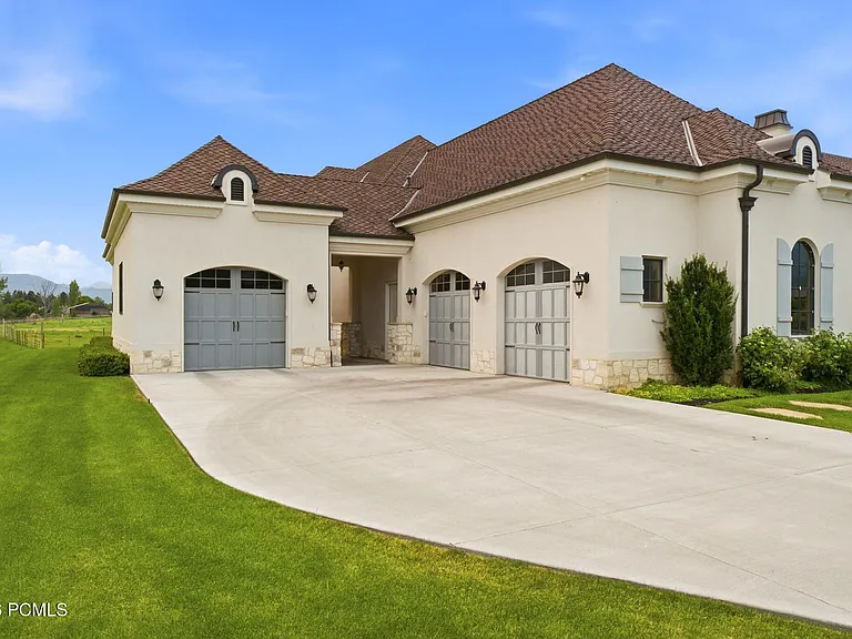 71 W Farm Springs Ln — Photo 88