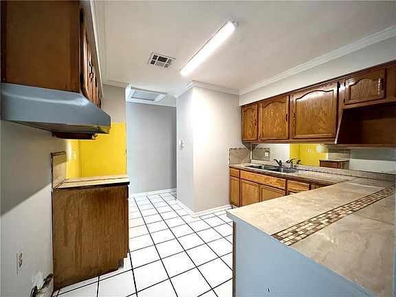 5th image of 4245 W Loyola Dr
