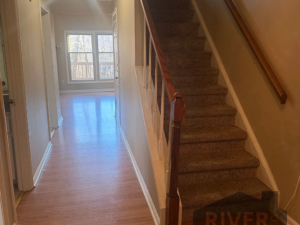 212 Woodcastle Dr