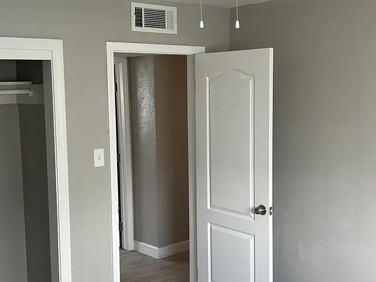 220 Adams St — Photo 9