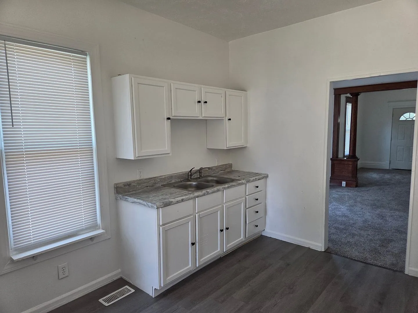 3 Bedroom with New Flooring ! — Photo 4