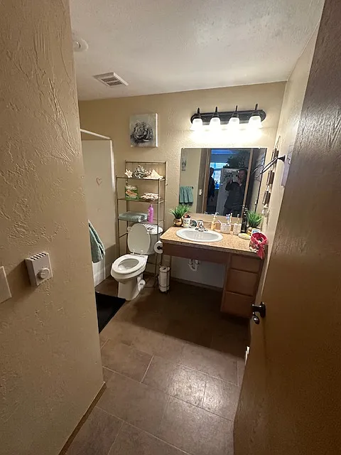 706 Darby Street - B — Photo 4