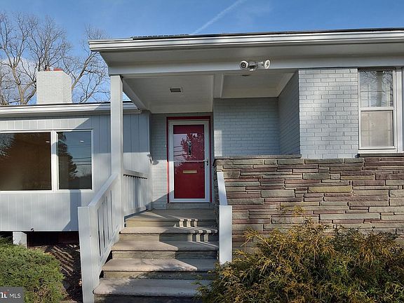 3rd image of 3208 Woodhollow Dr