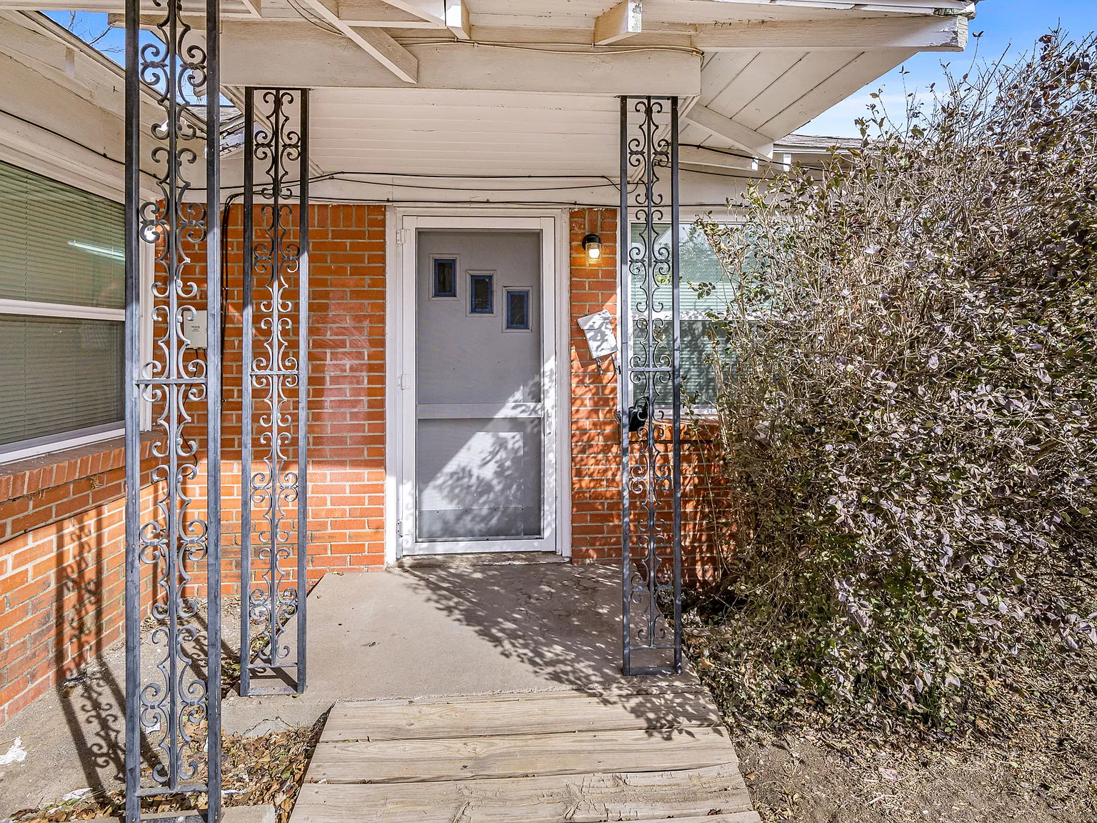 2 bed, 694 sqft, $995 — Photo 2
