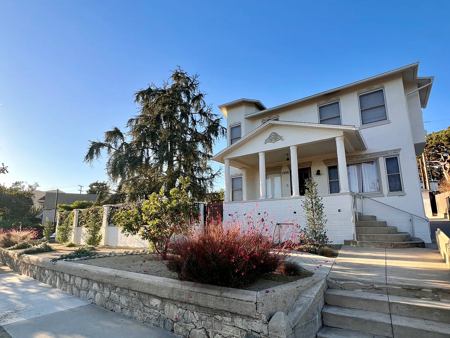 1918 Waltonia Dr — Photo 1