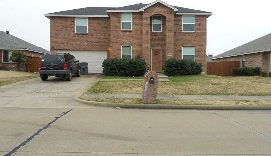 1st image of 713 Ashford Ln