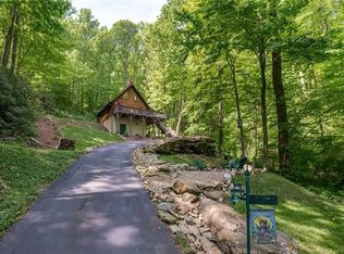 1085 Davis Mountain Rd, Hendersonville, NC 28739