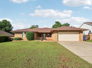 630 N Edgewood Ter, Mustang, OK 73064