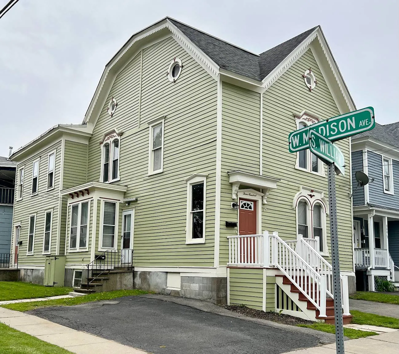 1 bed, 1.0 bath, 700 sqft, $975 — Photo 1