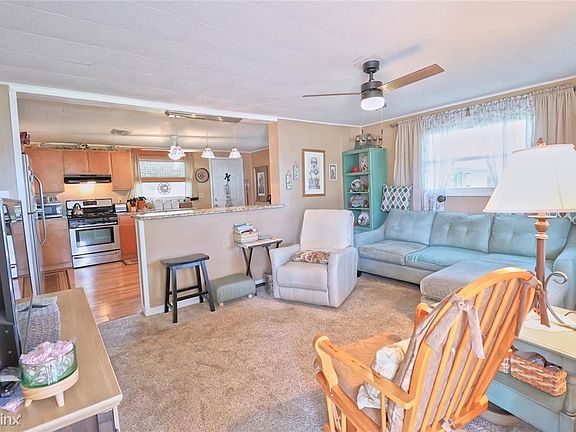 4th image of 1638R Saint Catherine Dr W