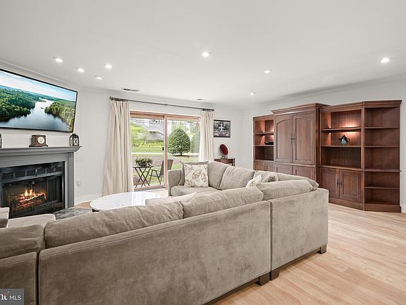 4th image of 4 Dudley Ct