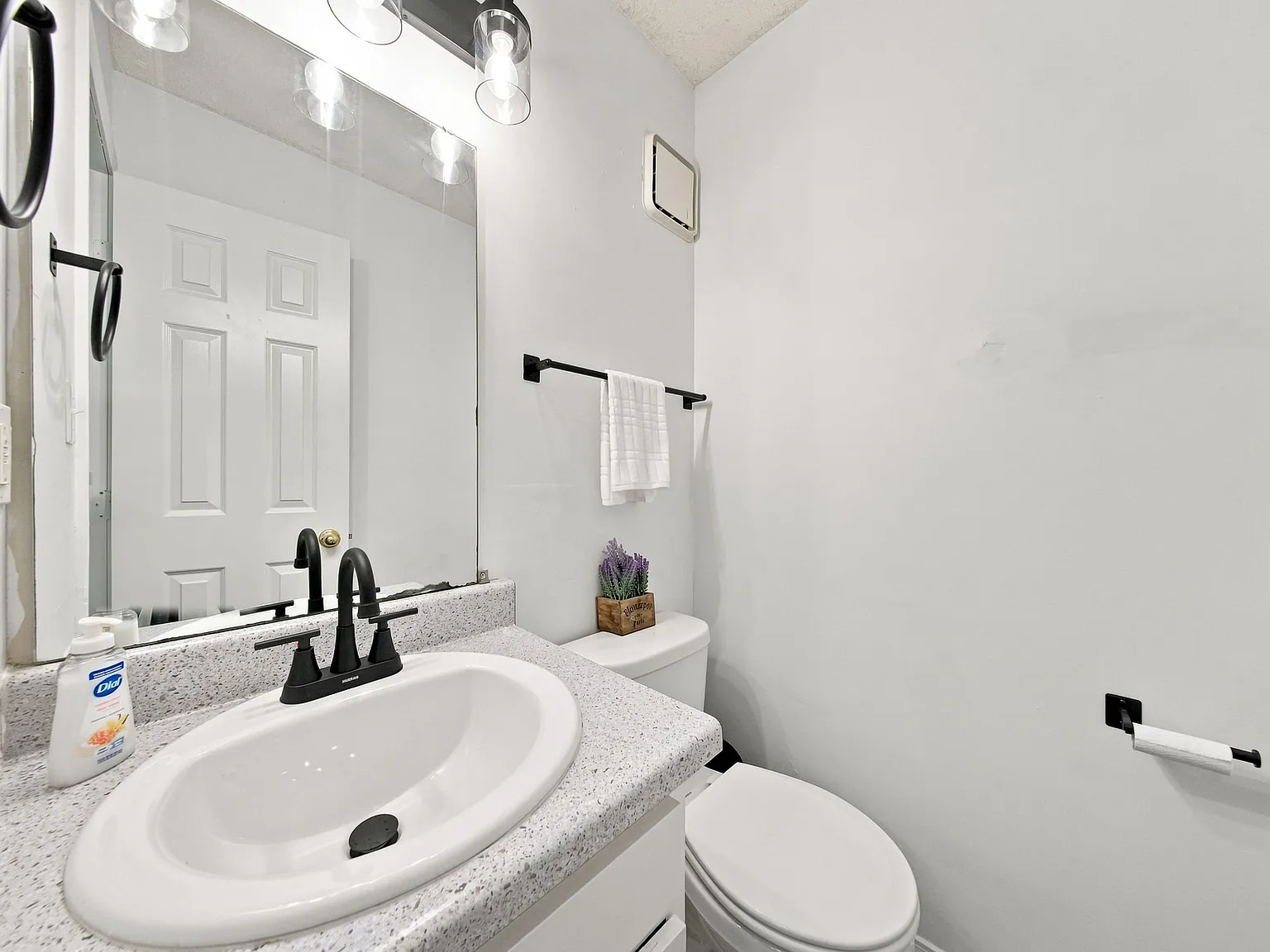 3 bed, 1.5 bath, 1600 sqft, $1,395 — Photo 3