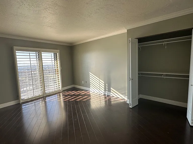 245 N Vine St #901 — Photo 22