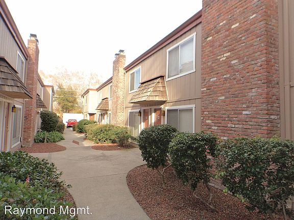 3rd image of 2805 H St APT 02