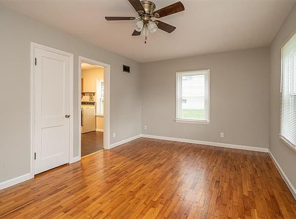 3rd image of 605 N Church St