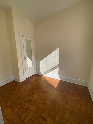 Rented by NYC LUXURY APT RENTALS CO LLC | media 11