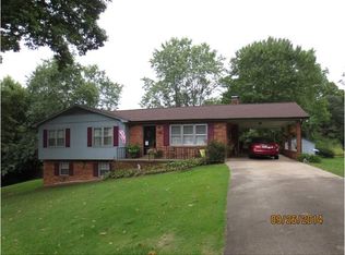 1715 Carriage Ln, Hudson, NC 28638