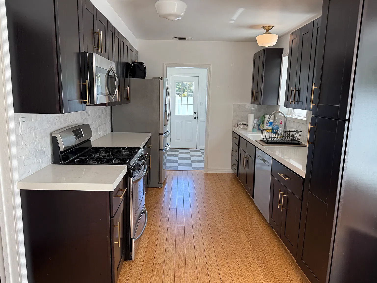 2 bed, 1.5 bath, 1389 sqft, $4,050 — Photo 4