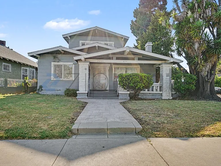 5001 S Budlong Ave — Photo 1