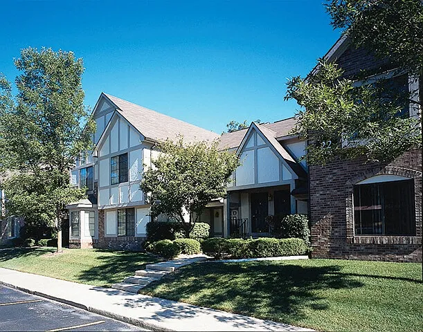 River Oaks Apartments of Rochester Hills — Photo 16