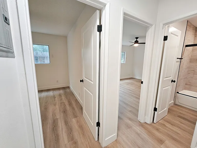 1307 S Ogden Dr #1C — Photo 16
