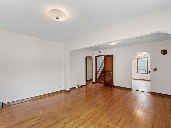 5th image of 509 1st St N