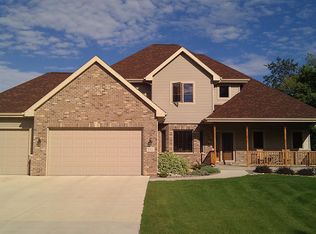 W9120 Blue Spruce Ln, Cambridge, WI 53523