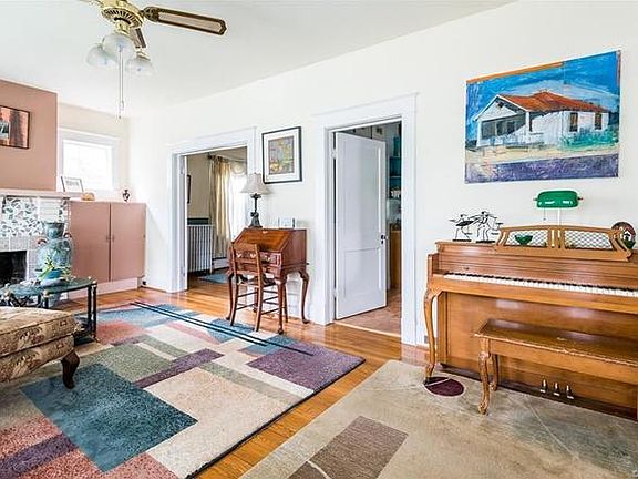 4th image of 304 W 29th St