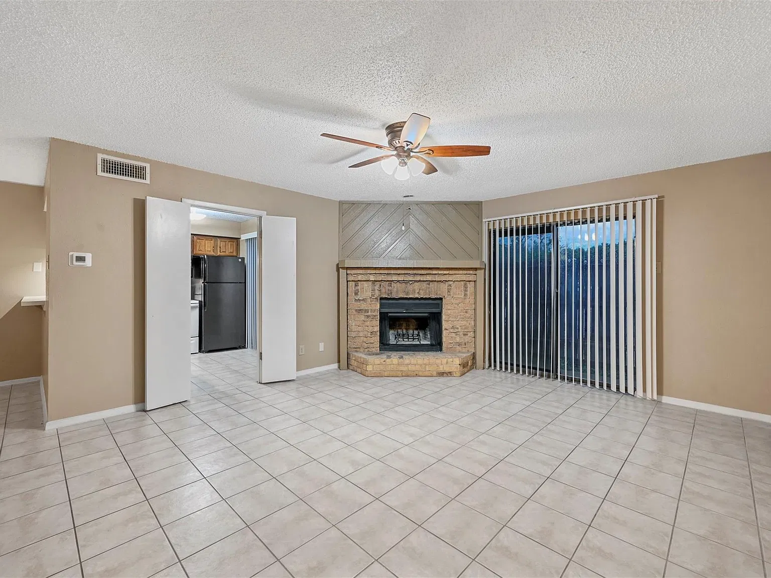 14800 Enterprise Dr — Photo 2