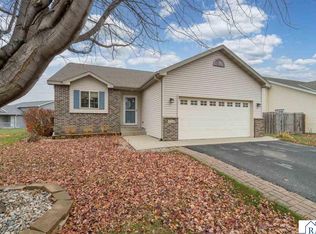 2224 Fairbanks Dr, North Mankato, MN 56003