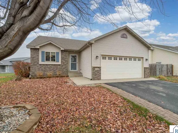 2224 Fairbanks Dr, North Mankato, MN 56003