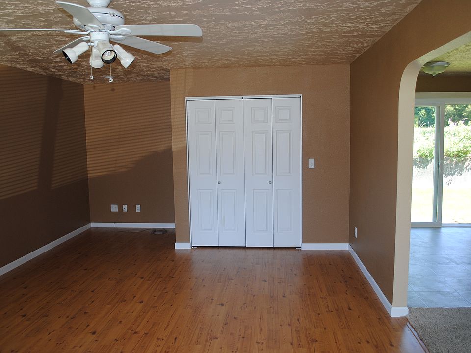 2nd image of 220 Ventura Dr