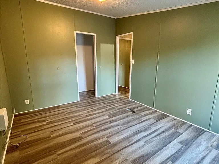111 Lakeside Woods Dr — Photo 16
