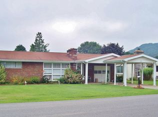 105 Holly St, Nitro, WV 25143